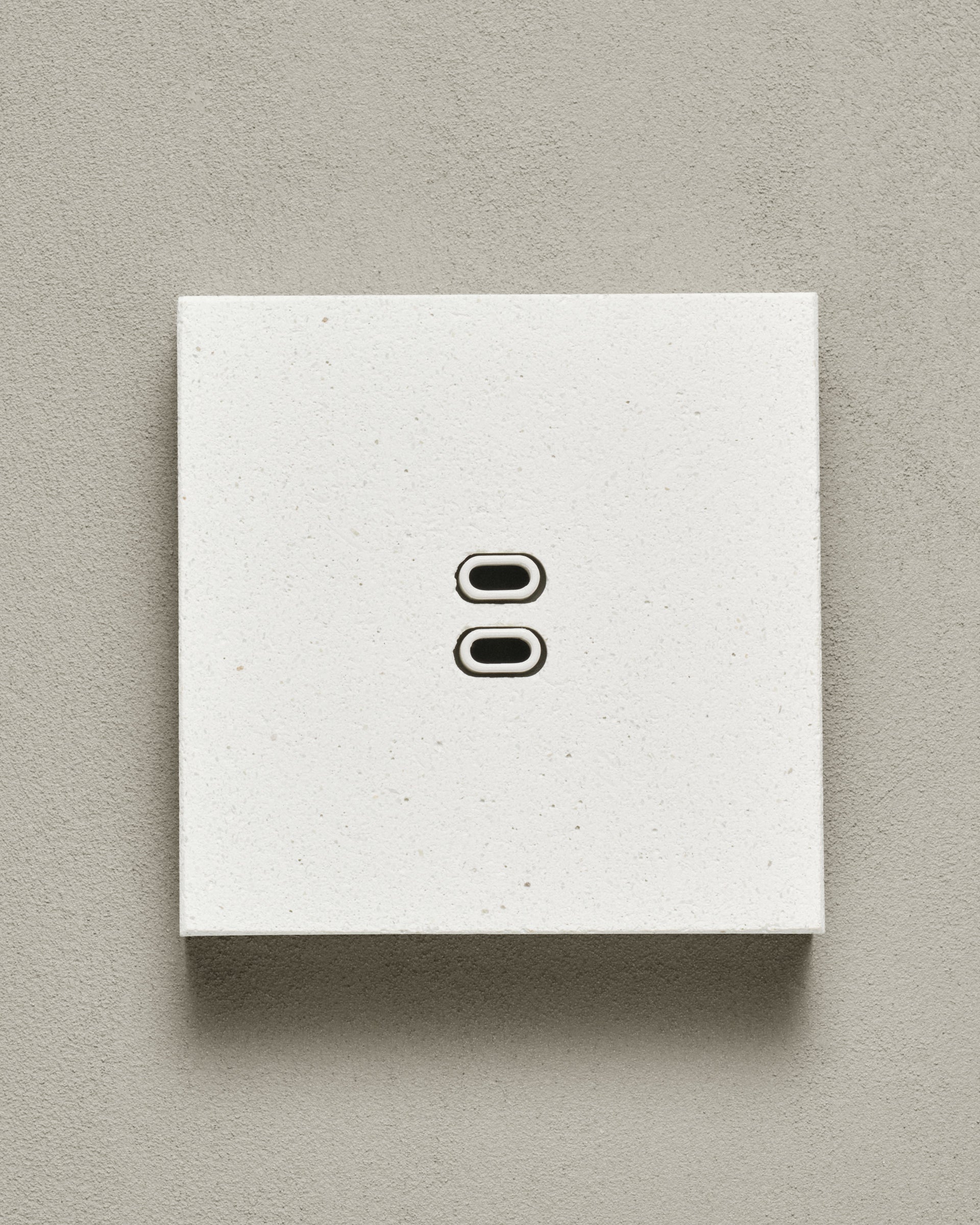 KLOSS USB C+C Kvadrat - Hvit Betong