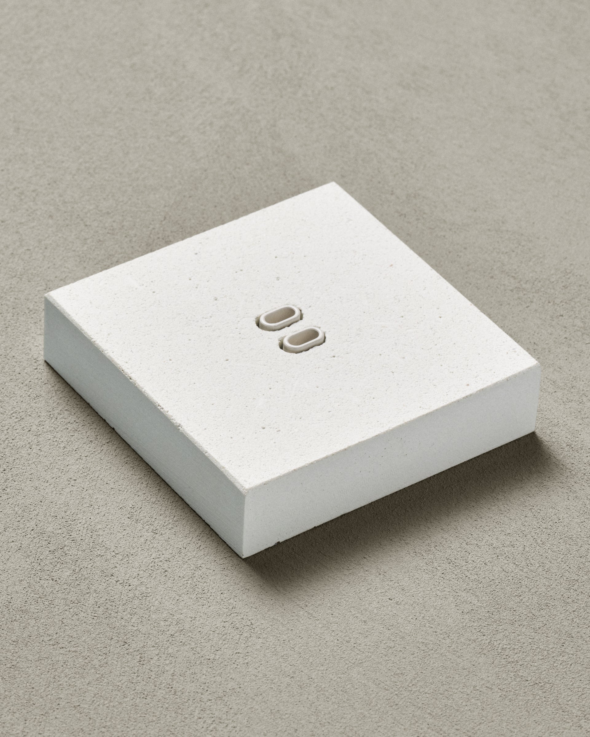 KLOSS USB C+C Kvadrat - Hvit Betong